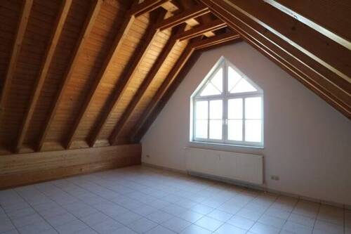 Wohnraum - Schicke Single-Wohnung - DG mit Ausblick
