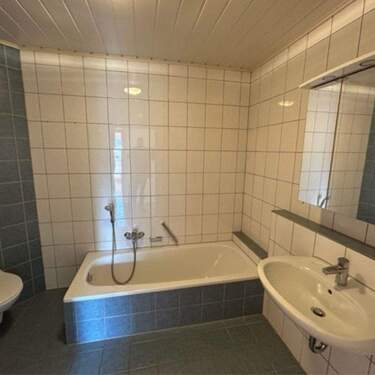 Bad - 3 Zimmer Etagenwohnung in Mosbach