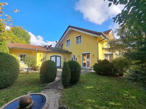 Eine Terrasse für Familienfeste - 5 Zimmer Einfamilienhaus in Starnberg