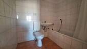 gefliestes Bad mit Wanne - 