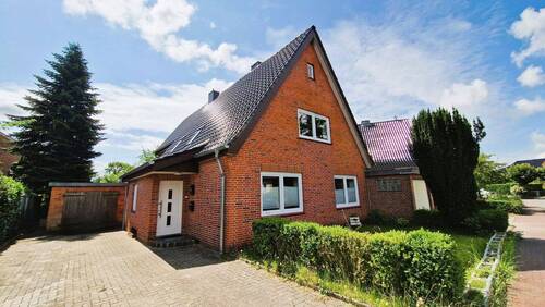 Hausfront - 6 Zimmer Mehrfamilienhaus, Wohnhaus in Westerrönfeld