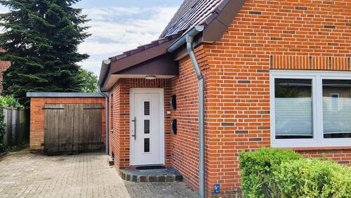 Eingang zu den Wohnungen - Mehrfamilienhaus, Wohnhaus mit 174,00 m² in Westerrönfeld zum Kaufen