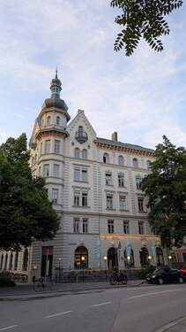 Hausfront - Neue 4 Zi.-Galerie-DT-Whg. in denkmalgesch. Altbau zu verm.