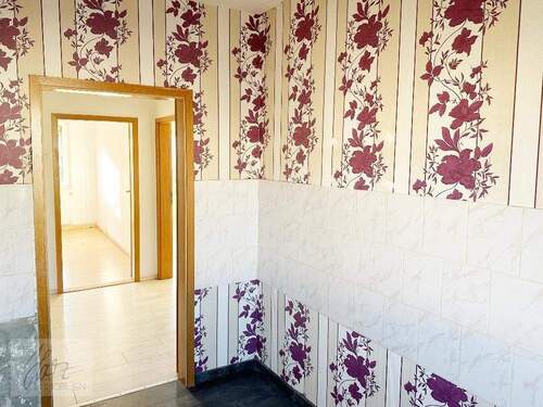 Küche mit Blick Richtung Flurbereich - 