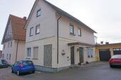 Hausansicht - Großzügiges Dreifamilienhaus mit Panorama-Dachterrasse im Zentrum von Freudenstadt