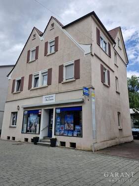 Außenansicht - Zentral gelegenes Wohn- und Geschäftshaus mit Stellplätzen!