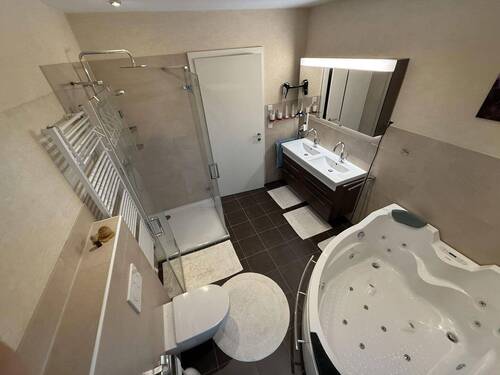 Whirlpool im Bad im OG - 