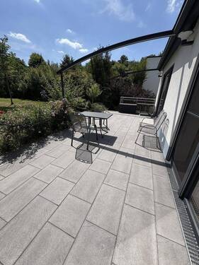 große Terrasse mit Markise - 