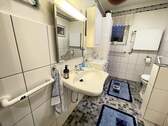 Neuwertiges Badezimmer OG - 