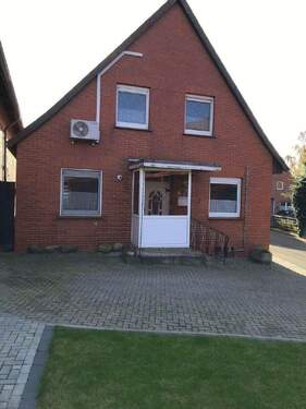 Hausrückseite mit Garten - 