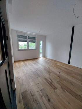 Wohnen - Ruhig gelegene, frisch renovierte 2 Zimmerwohnung in ruhiger Lage in Singen zu vermieten