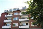 Aussenansicht Vorne - Gut geschnittene, modernisierte 3-Zimmer-Wohnung am Waller Park mit Balkon