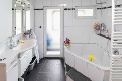 Badezimmer 2 - Etagenwohnung mit 89,00 m&sup2; in Stuttgart zum Kaufen
