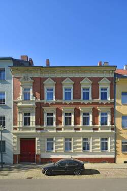 Brandenburg an der Havel - Attraktives Mehrfamilienhaus mit Vorder- und Hinterhaus (1905 + 1997), 12 Wohnungen - Brandenburg an der Havel