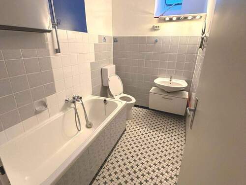 Bad - 3 Zimmer Etagenwohnung in Saarbrücken