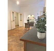 WUNDERBARE, GROSSZÜGIGE 5-6 ZIM. ALTBAU-WHG., GR. WOHNKÜCHE + BALKON MIT VIEL POTIENTIAL UNWEIT KUDAMM - Berlin Charlottenburg