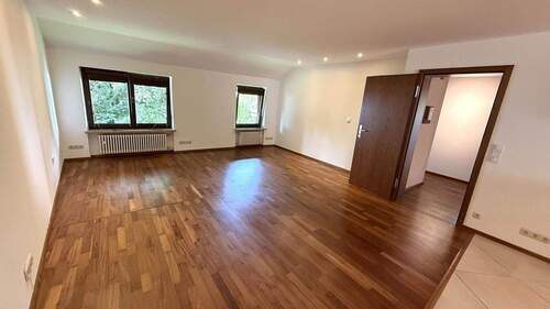 Wohnzimmer - 4 Zimmer Etagenwohnung in Planegg