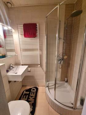 separate Wohnung: Bad - 