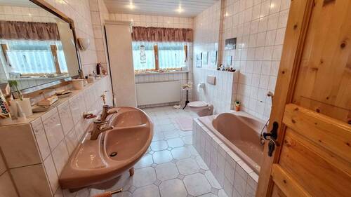 Wannenbad Dachgeschoss - 