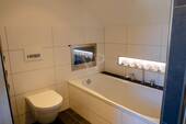 Wanne mit TV und WC - 