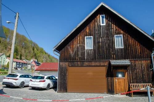 Garage und Stellplätze - 7 Zimmer Doppelhaushälfte in Masserberg / Fehrenbach