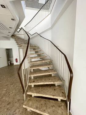 Aufgang 2. Etage - 2 Zimmer Gewerbeobjekt (Büro, Produktion, Verkauf) in Aue-Bad Schlema