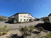 Bild 1 - Repräsentatives Gewerbeobjekt mit Wohneinheit, Büros, Halle und Garagen, 3486 m² Grundst.