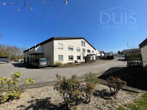 Bild 1 - Repräsentatives Gewerbeobjekt mit Wohneinheit, Büros, Halle und Garagen, 3486 m² Grundst.