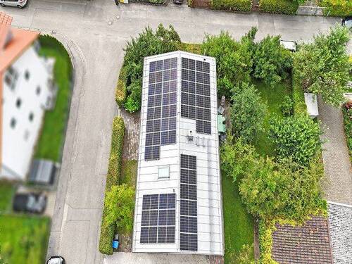 Ansicht von Oben mit PV-Anlage - 