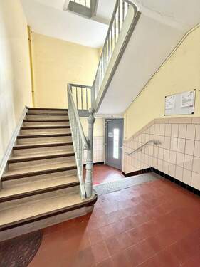 Treppenhaus - 2 Zimmer Etagenwohnung zum Kaufen in Weiden