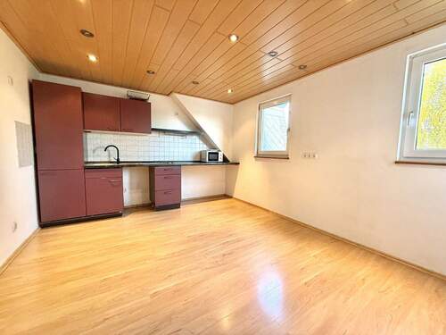 geräumige Küche mit Essbereich - 