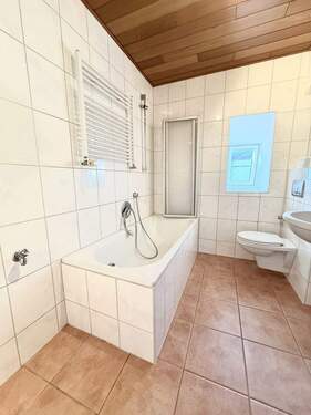 modernes Badezimmer - 