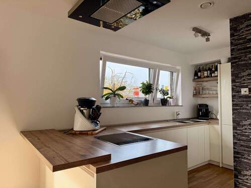 Hochwertige Einbauküche mit Einbaugeräten - 4 Zimmer Etagenwohnung in Frankfurt am Main