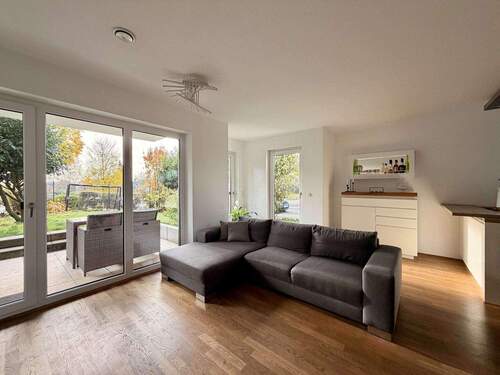 Wohnbereich mit Blick zum Garten - Etagenwohnung mit 94,00 m² in Frankfurt am Main zum Kaufen
