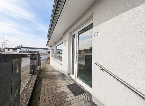 barierefreier Eingang - 2 Zimmer Büro zur Miete in Scheuerfeld