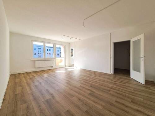 Wohnzimmer - 4 Zimmer Etagenwohnung in Freiberg