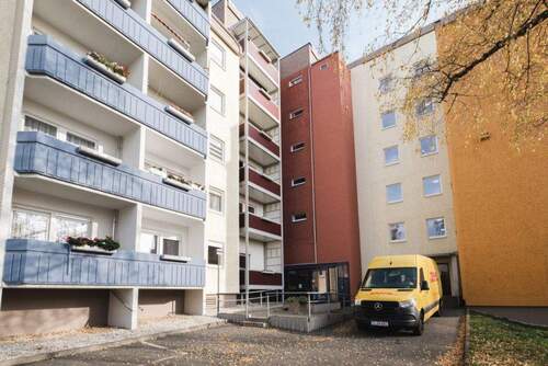 Titelbild - Top saniert mit großem Balkon und super Weitblick! ** Aufzug **