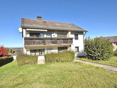 Außenansicht - Geräumiges Wohnhaus mit großem Grundstück