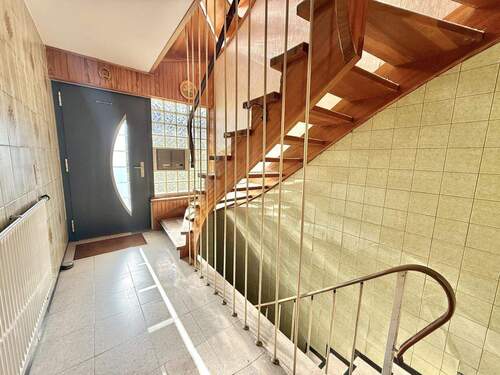 Eingangsbereich - 8 Zimmer Einfamilienhaus zum Kaufen in Plößberg