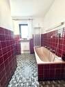 EG: Badezimmer mit Wanne - 