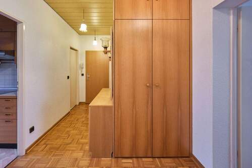 Flur mit Abstellkammer - 2 Zimmer Etagenwohnung zum Kaufen in Berlin