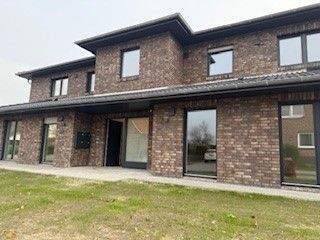 Ausenansicht.jpg - Familienfreundliche 4 oder 3 Zimmer-Wohnung mit großen Garten