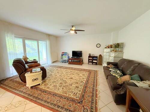 Wohnzimmer - Einfamilienhaus mit 259,00 m&sup2; in Hettenhausen zum Kaufen