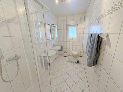 Badezimmer 1 Erdgeschoss - 
