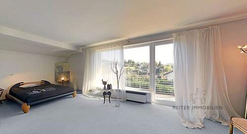 OG: 1.Schlafzimmer mit Balkonzugang - 