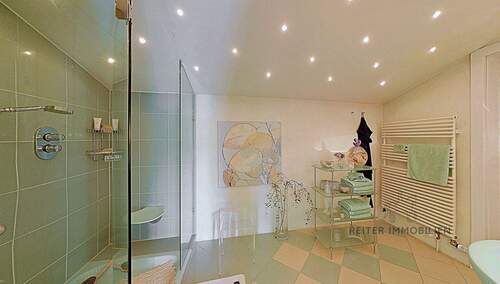 OG: Badezimmer mit Dusche - 
