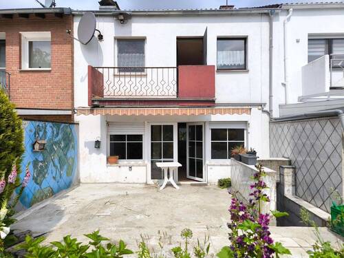 Rückfront mit Terrasse - 