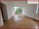 großes Wohnzimmer mit... - 2 Zimmer Etagenwohnung in Potsdam / OT Fahrland