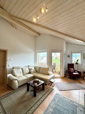 Lichtdurchflutetes Wohn-/Esszimmer - Moderne Eleganz trifft auf zentrale Lage - Ihre 2,5-Zimmer-Wohnung mit Stellplatz in Waldshut-Tiengen