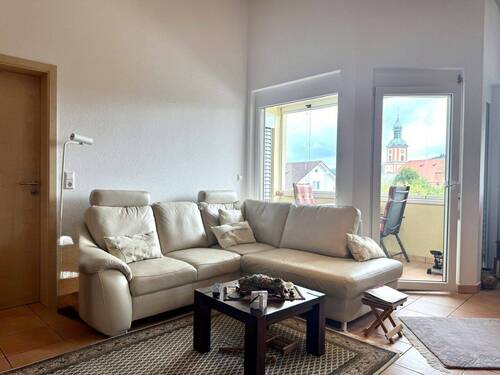 Wohnzimmer Sofaecke mit Zugang auf Balkon/Loggia - 